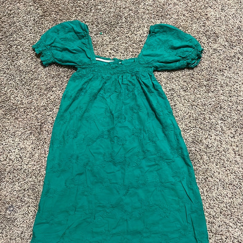 A really cute dress with a cute color and print and a nice stretchy material.